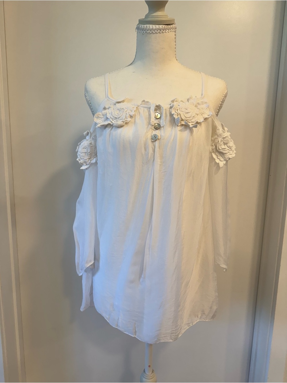 Belle France White Cold-Shoulder Floral Applique Blouse